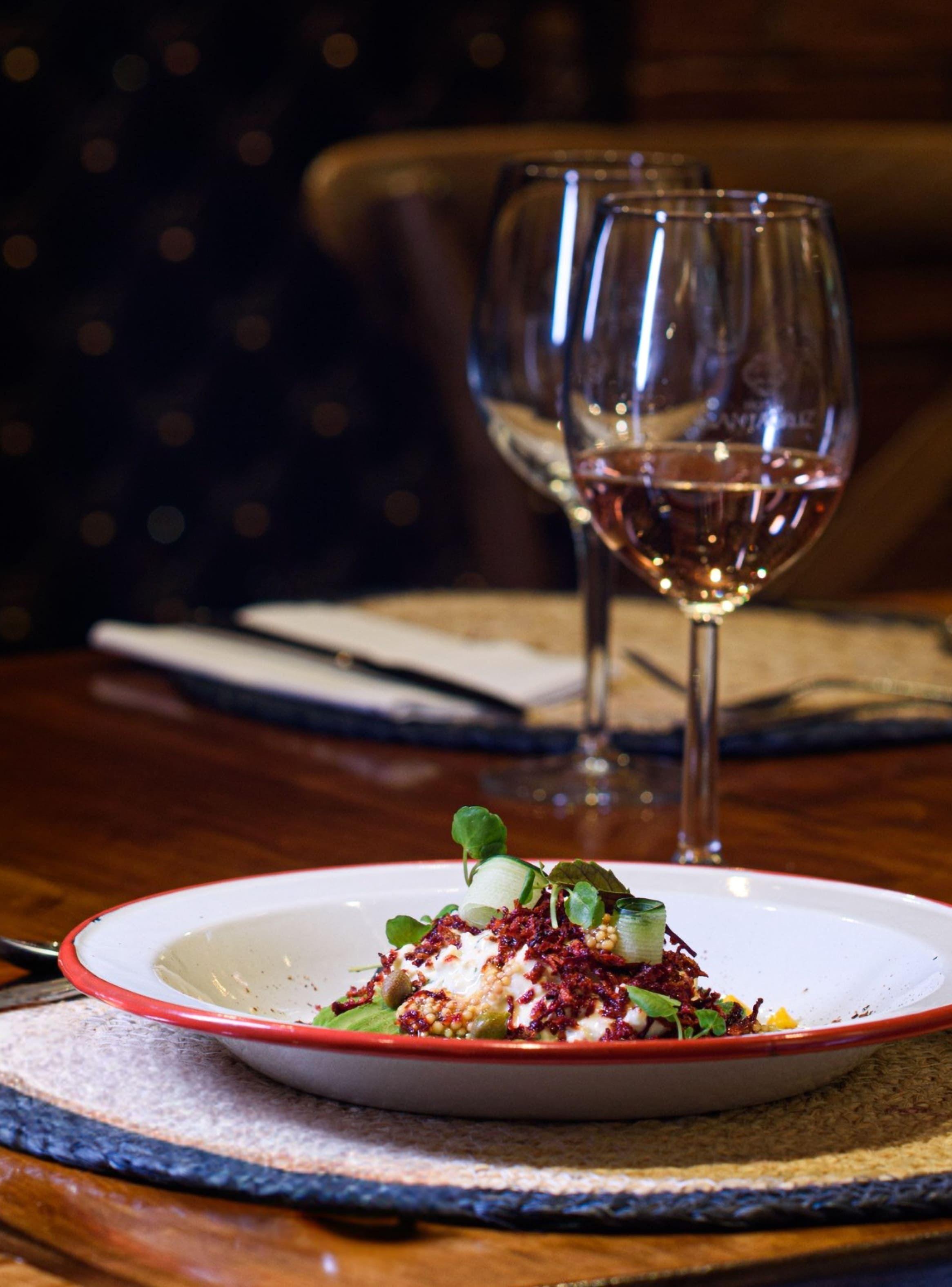 Estadia de 2 Noches con Cena y Vino para Dos Personas en Santa Cruz-2