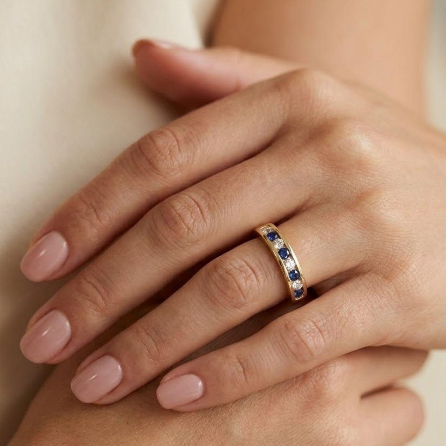 Anillo Oro Miel 18kt Armonía con Zafiros y Circonitas-3