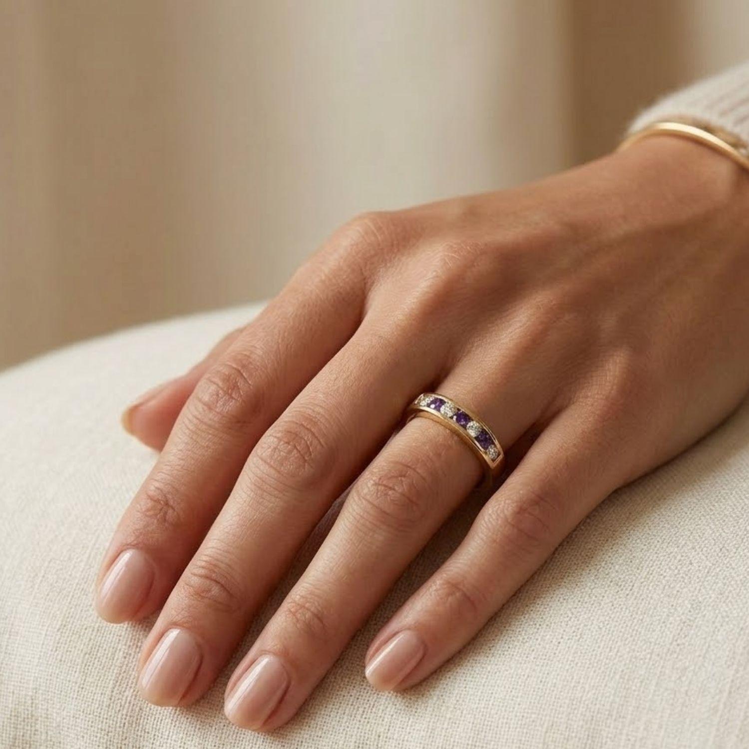 Anillo Oro Miel 18kt Armonía con Amatistas y Circonitas-3