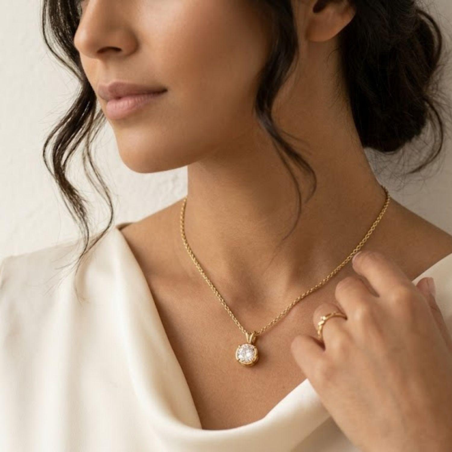 Colgante Oro Miel 18kt Sol con Garras de Circon 5mm-3