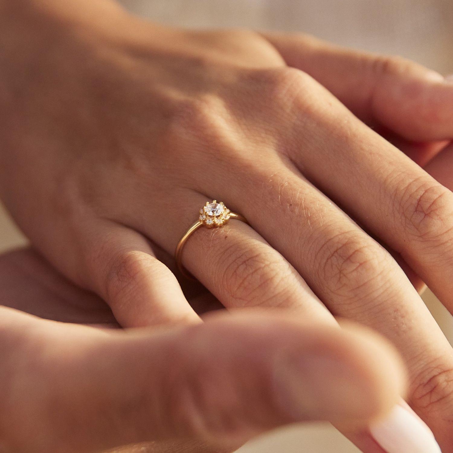 Anillo Oro Amarillo 18kt Rosera Circonita-3