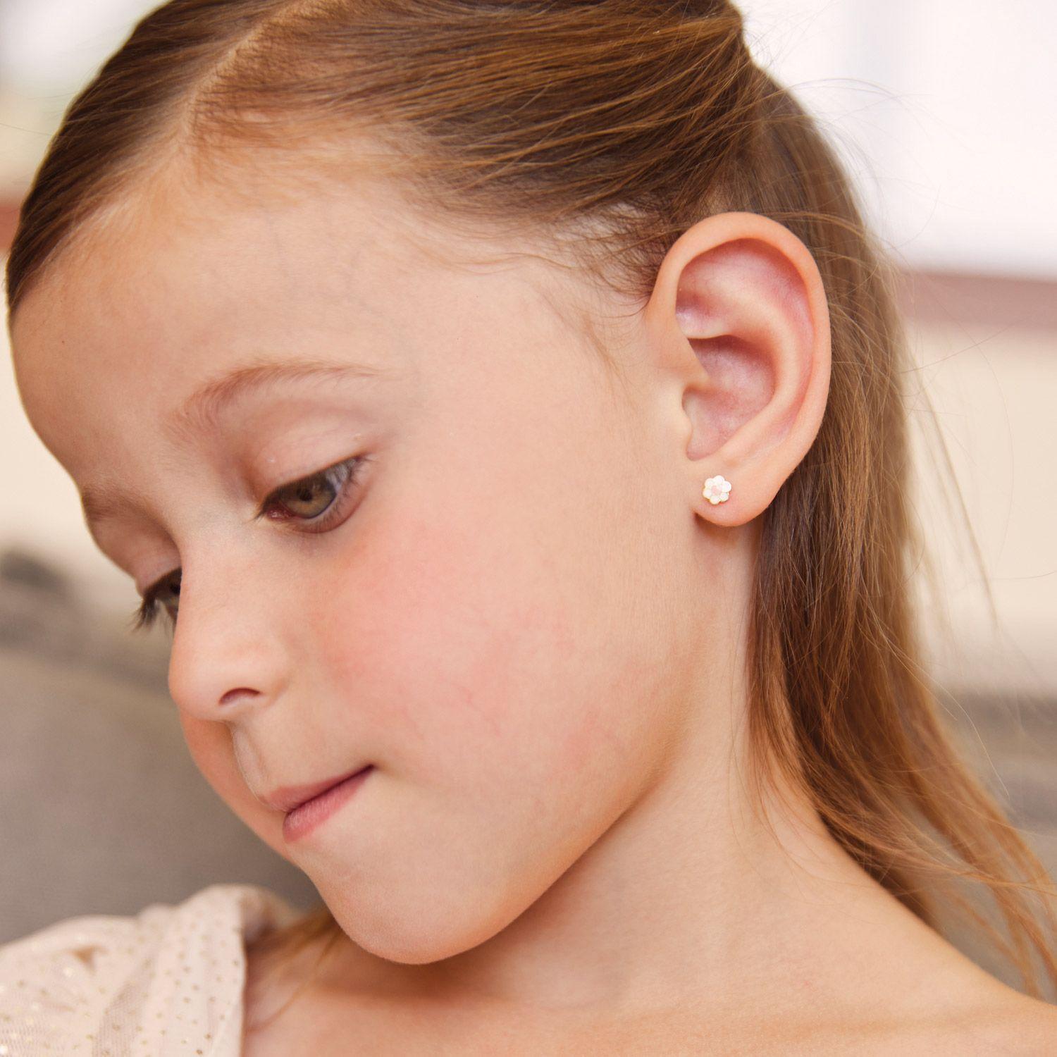 Aros de Oro 18kt Flor Esmaltada Punto Rosa-4