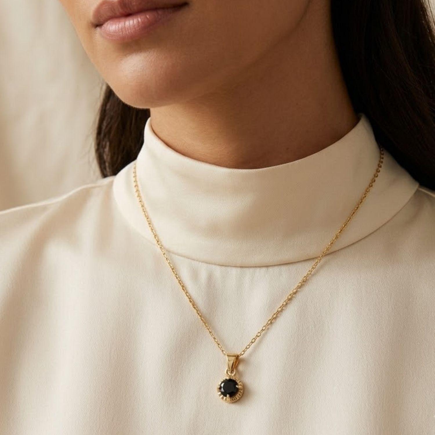 Colgante Oro Miel 18kt Sol con Garras de Onix 5mm-3