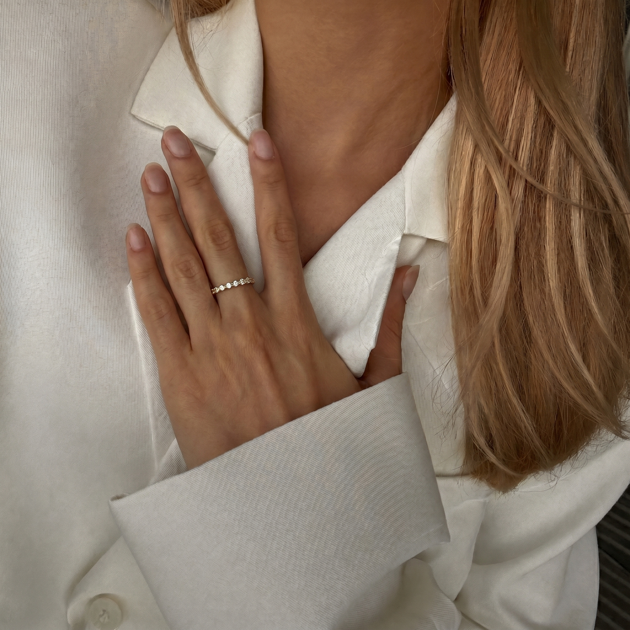 Anillo Compromiso de Oro 14kt Medio Cintillo Armonía de Circonitas-3