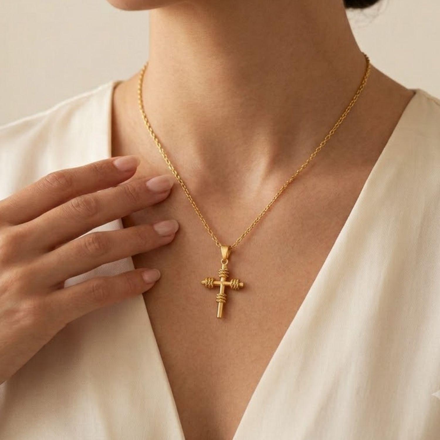 Colgante de Oro Miel 18kt Cruz Nudo  Pequeña-3