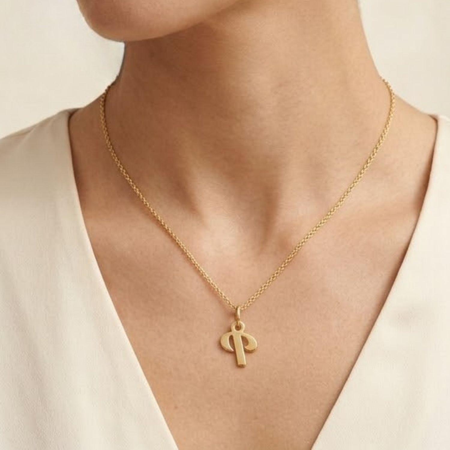 Colgante de Oro Miel 18kt Letra Gótica P-3