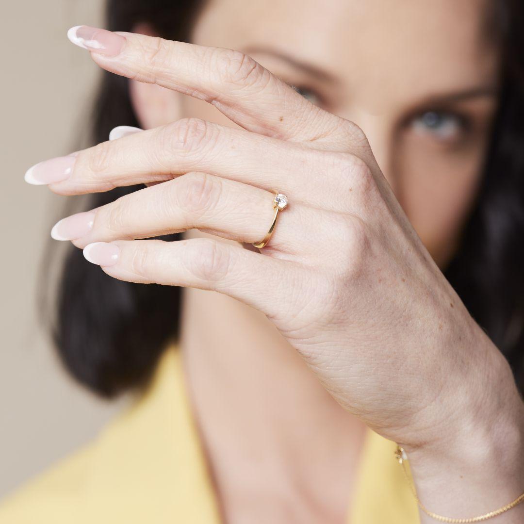 Anillo Oro Amarillo 18kt Diamantes 1x30 Pts | Danielle Costantini-4