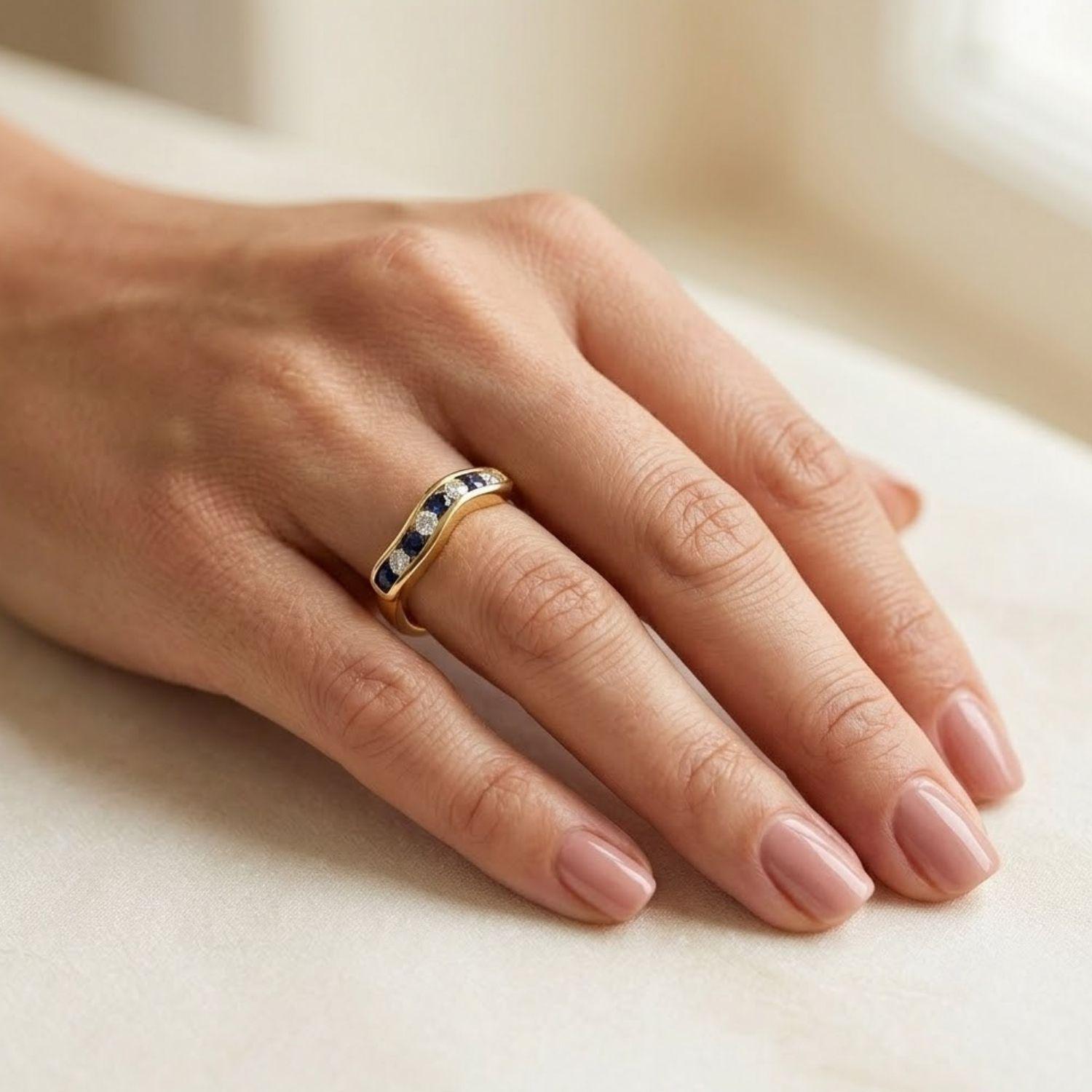 Anillo Oro Miel 18kt Brisa con Ónix y Circonitas-3