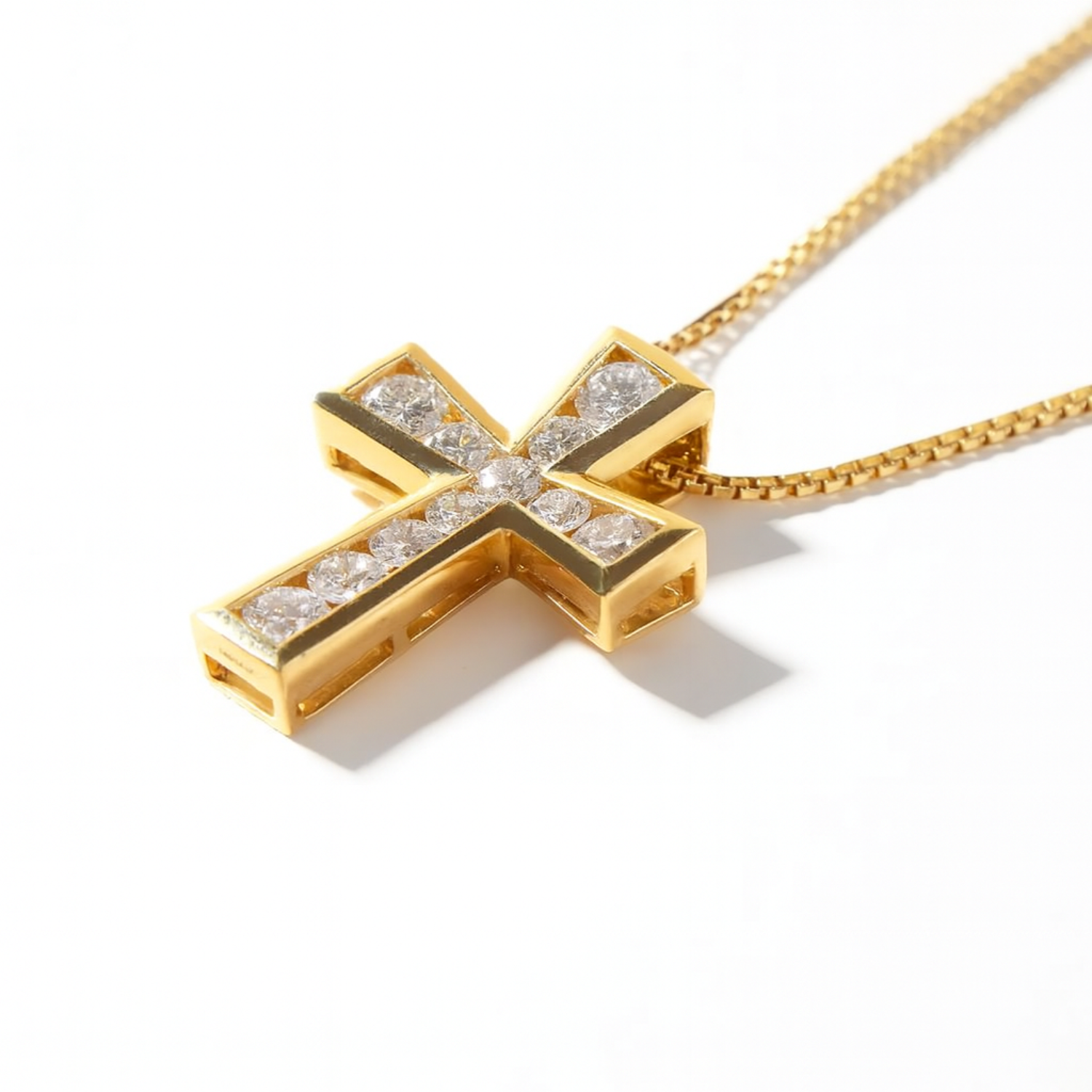 Collar Oro 18kt Diamantes Cruz 55Pts-0