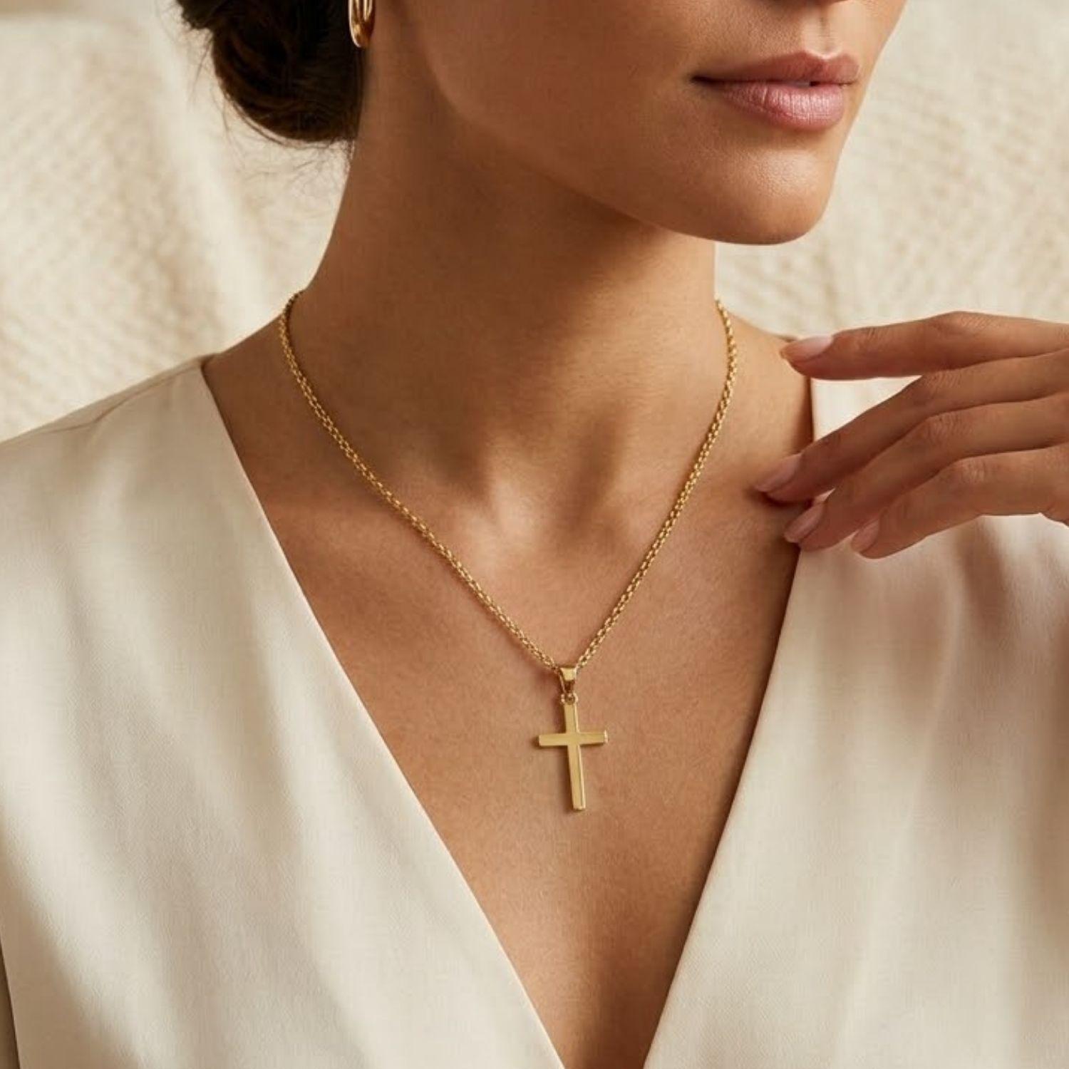 Colgante de Oro Miel 18kt Cruz Delgada-3