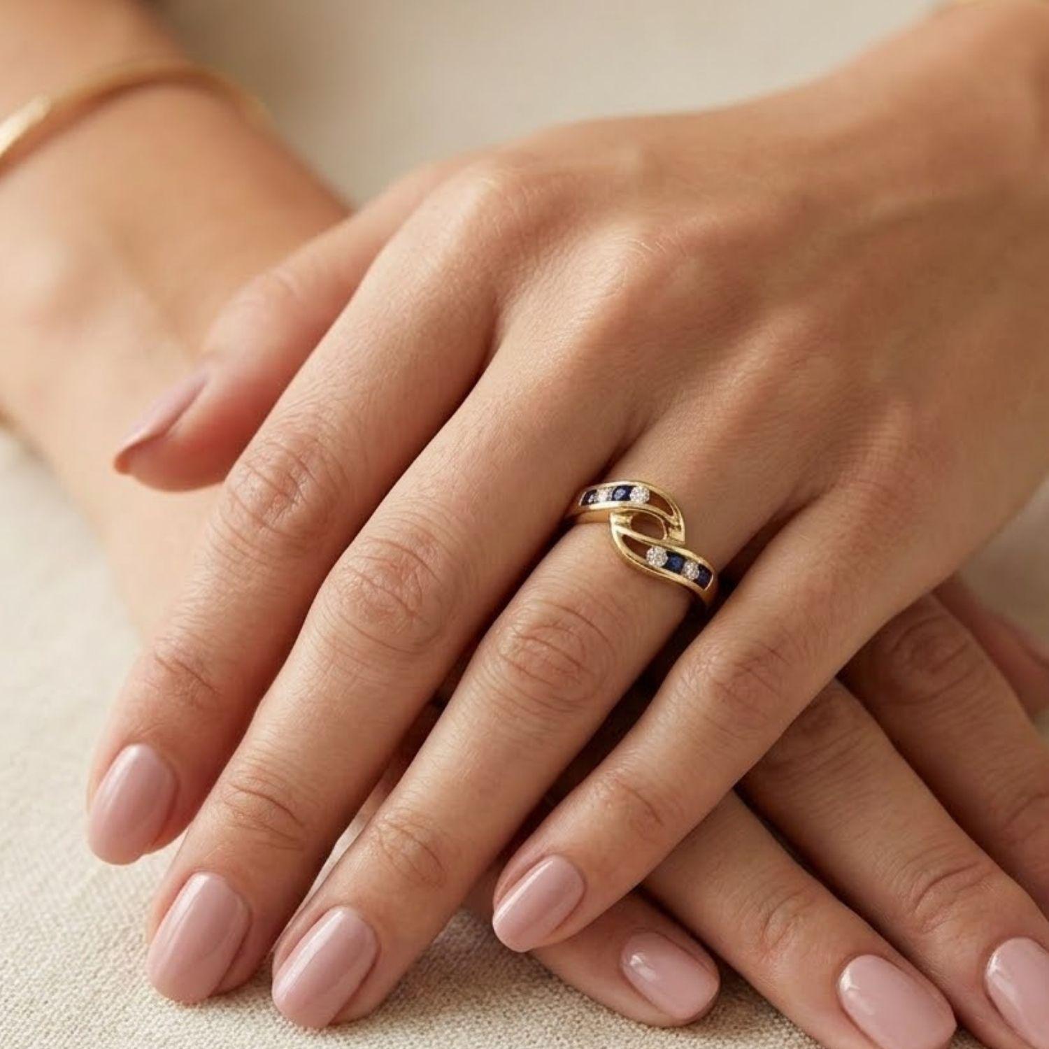 Anillo Oro Miel 18kt Vínculo con Zafiros y Circonitas-3