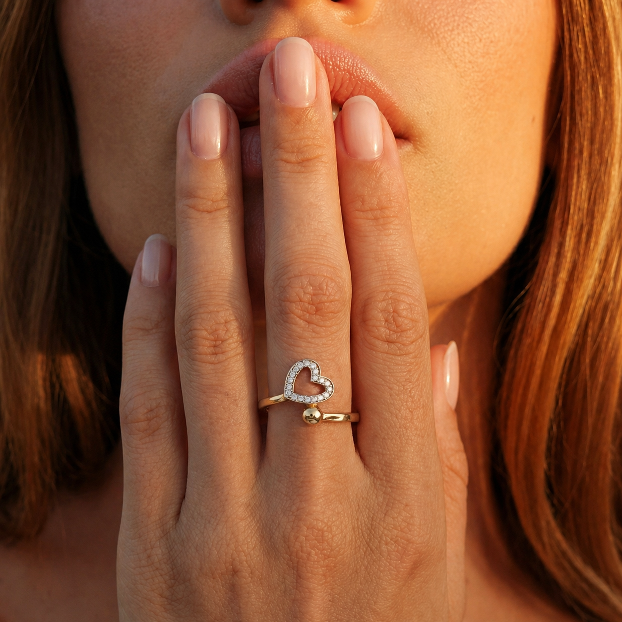 Anillo de Oro 18kt Corazón de Circonitas y Punto-3