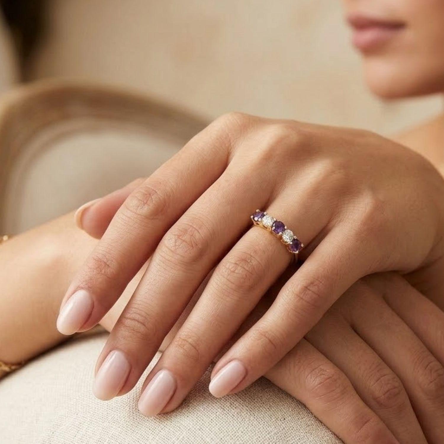 Anillo Oro Miel 18kt Cinco Piedras con Circonita Amatista-3