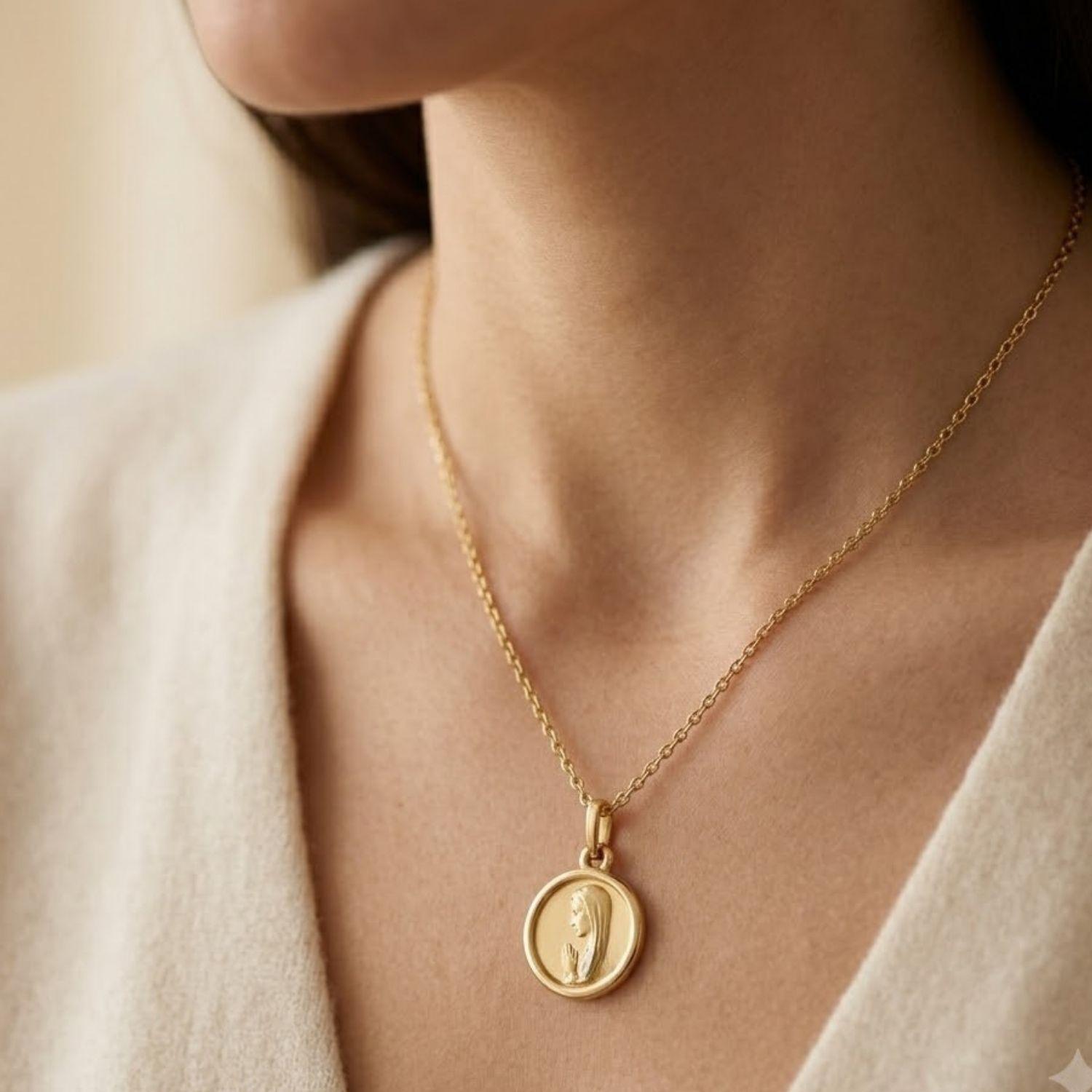Colgante de Oro Miel 18kt Virgen Niña 12mm-3