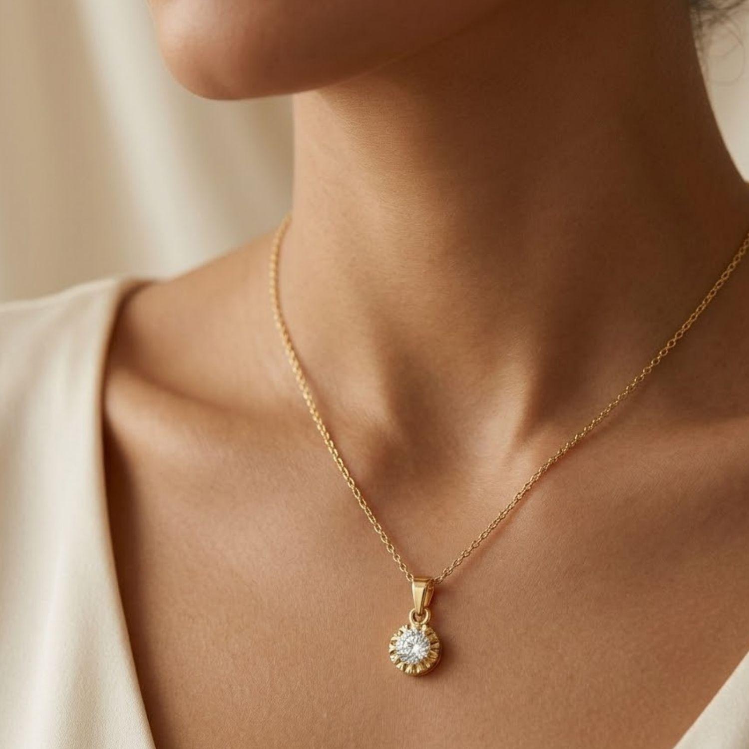 Colgante Oro Miel 18kt Sol con Garras de Circon 4mm-3