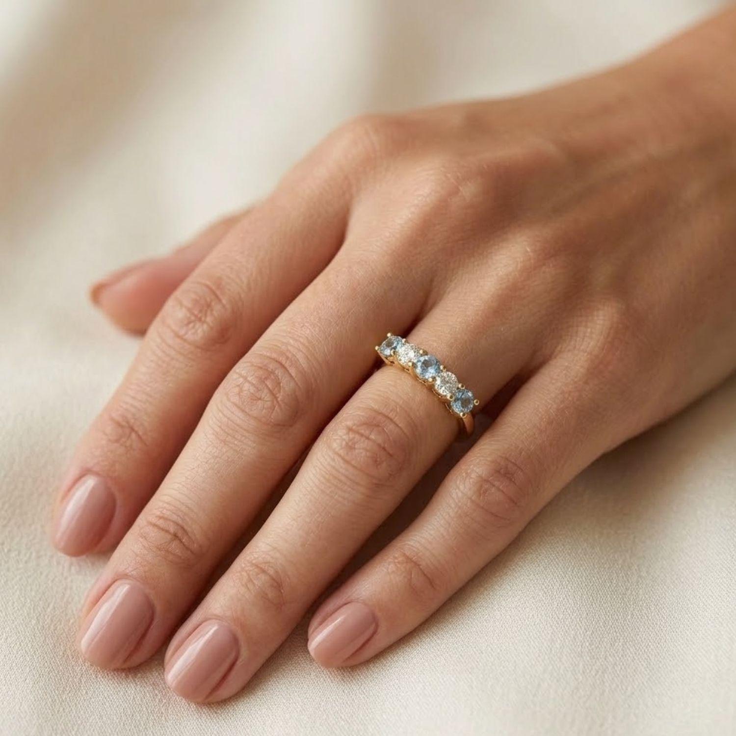 Anillo Oro Miel 18kt Cinco Piedras con Circonita Aguamarina-3