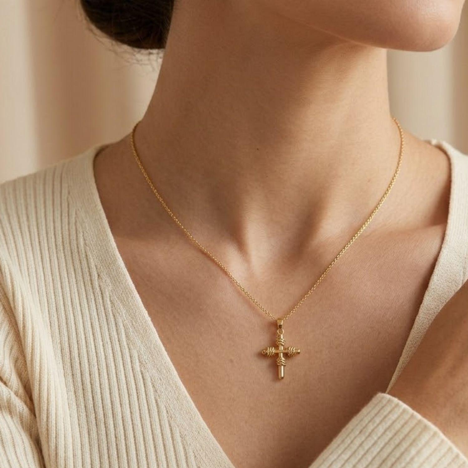 Colgante de Oro Miel 18kt Cruz Mediana-3