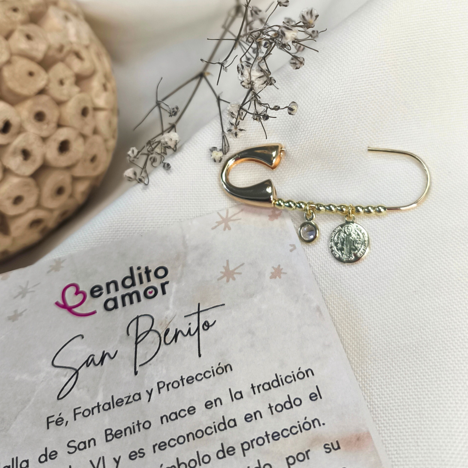 Prendedor protección oro San Benito-2