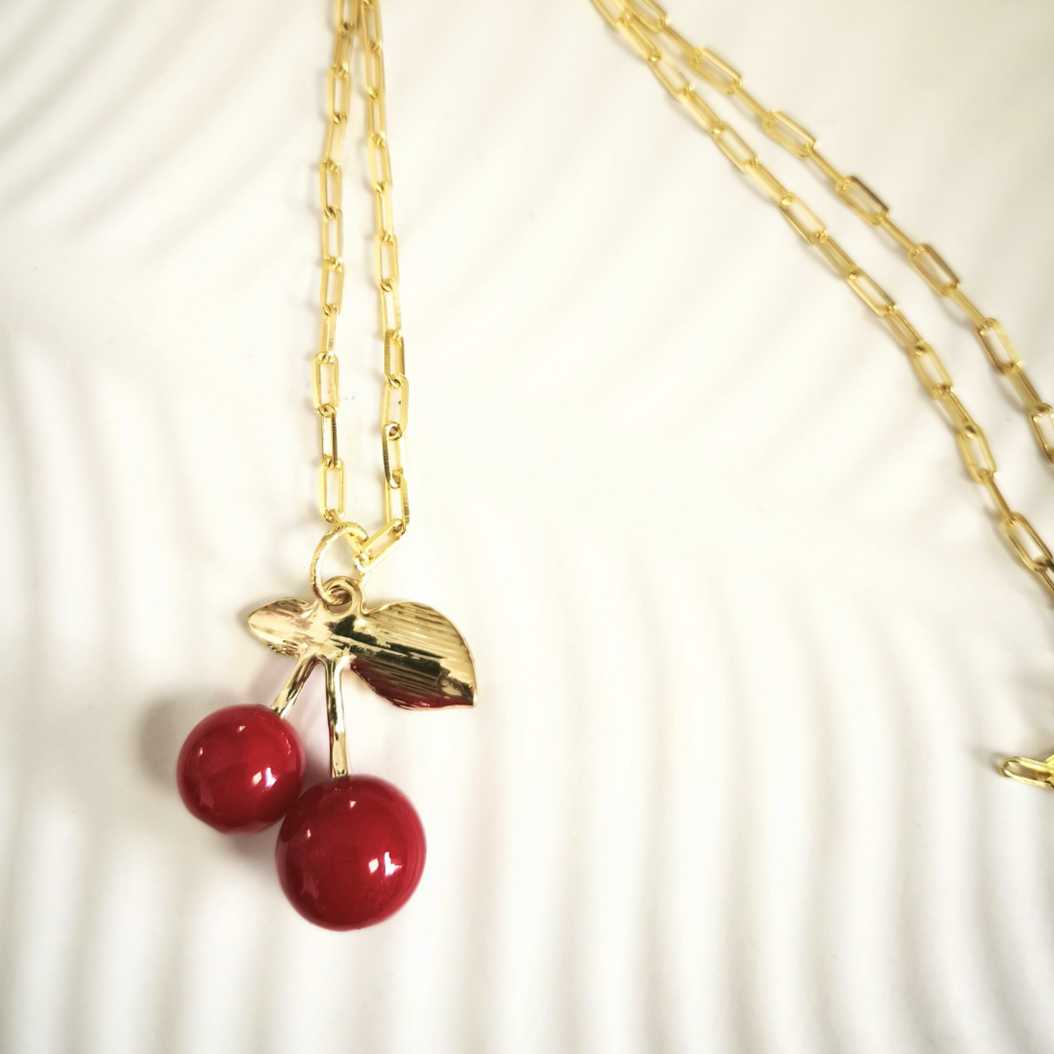 Collar oro y guindas/ cerezas 45 cm-2