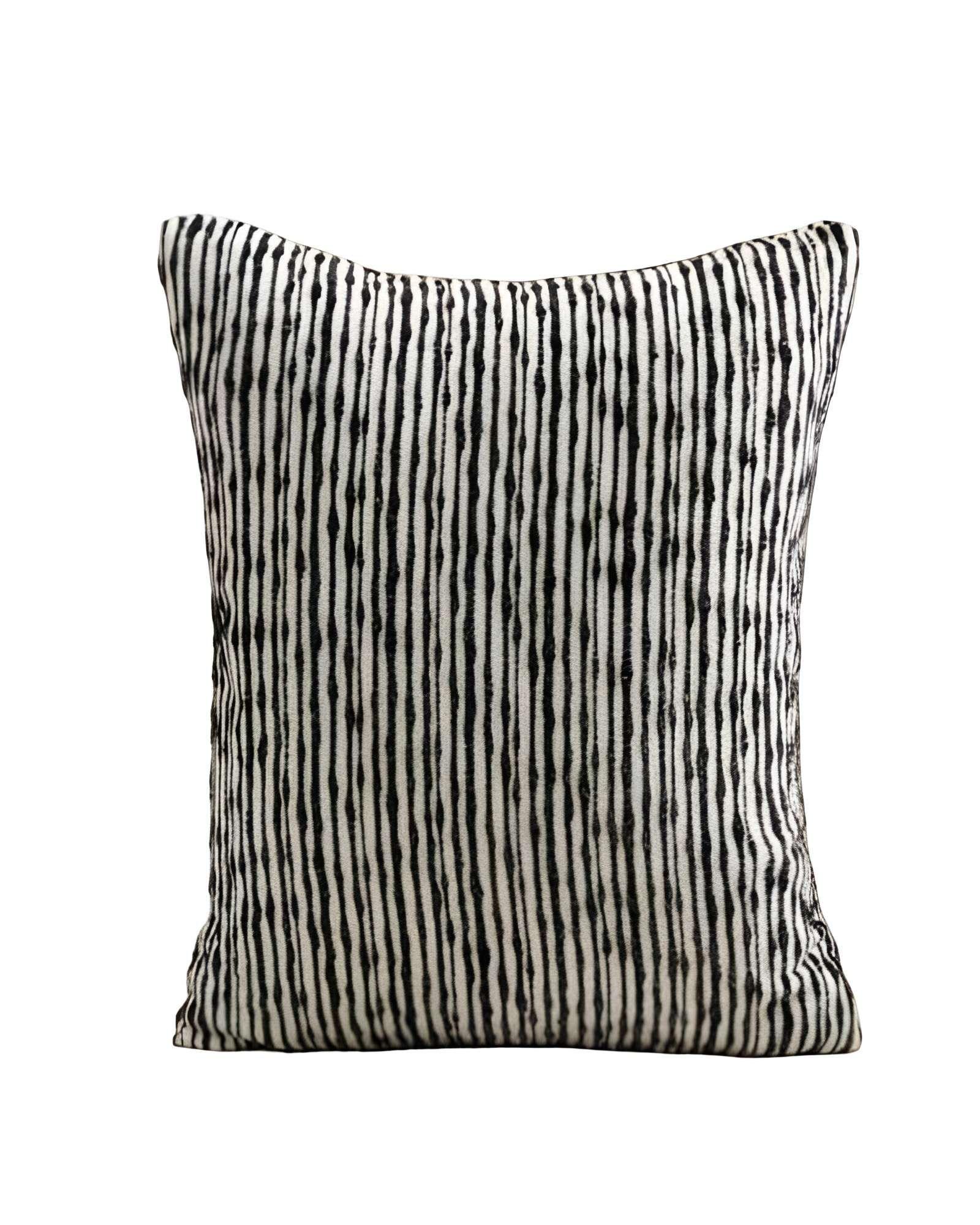 JUEGO DE 2 FUNDAS DE COJINES CHENILLE LINEA NEGRO-0
