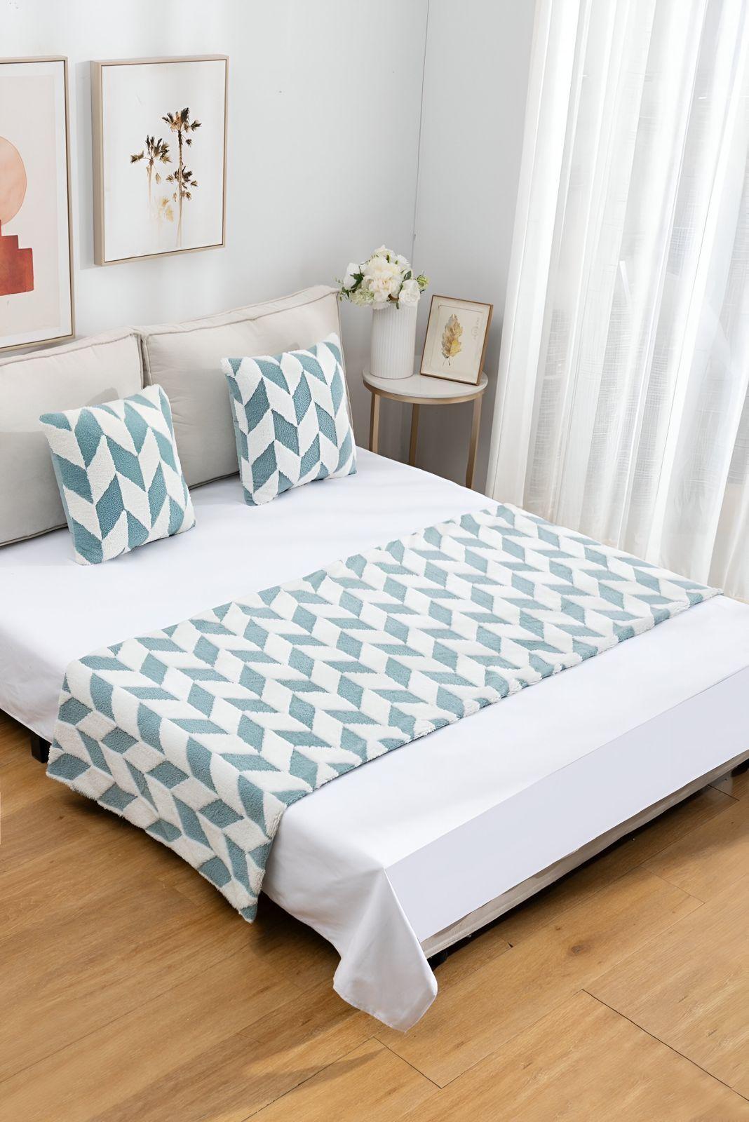 JUEGO DE PIECERA DE CAMA MAS 2 COJIN CON FUNDAS MODELO RASTROJAR AZUL-0