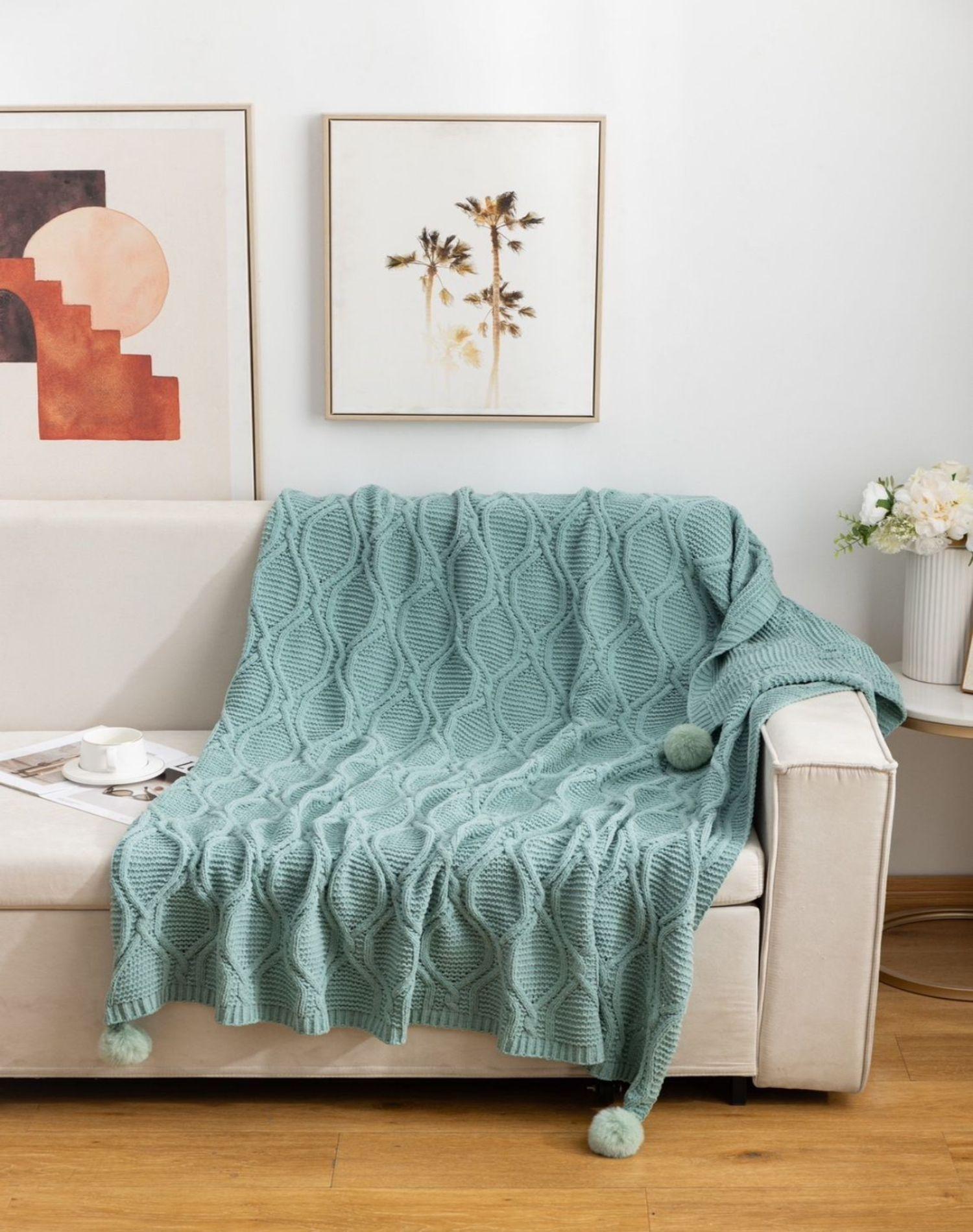 Manta de Lujo con Pompones, Ideal para Sofá o Cama D1-2