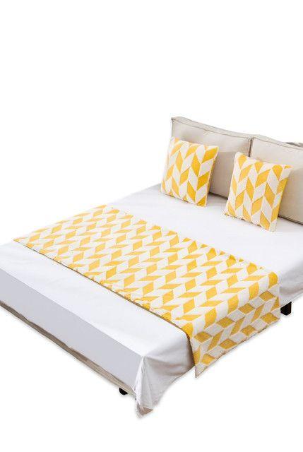 JUEGO DE PIECERA DE CAMA MAS 2 COJIN CON FUNDAS MODELO RASTROJAR AMARILLO-2
