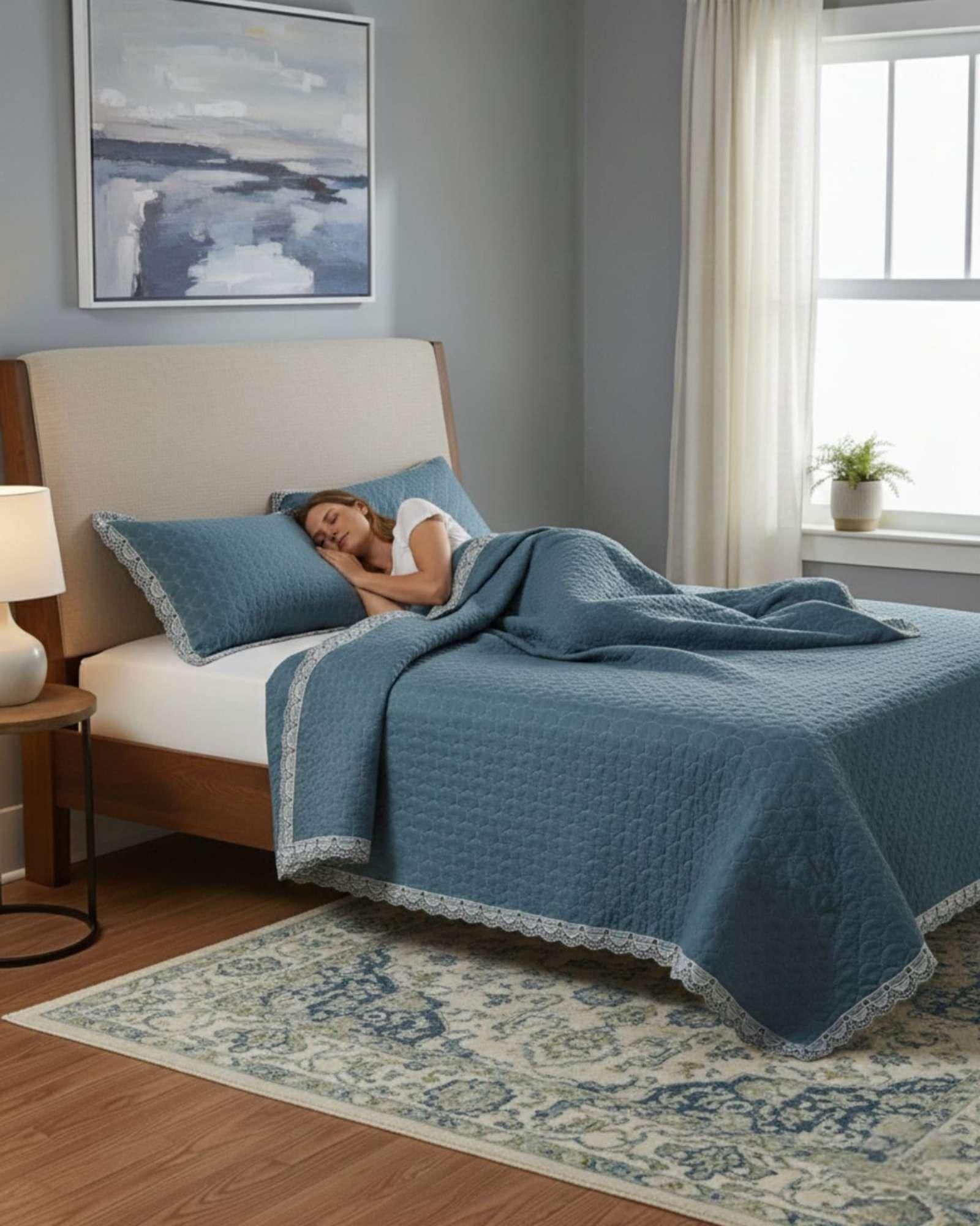 COBERTOR QUILT BORDADO 2 PLAZA EXTRA SUAVE AZUL PELTROLEO-3