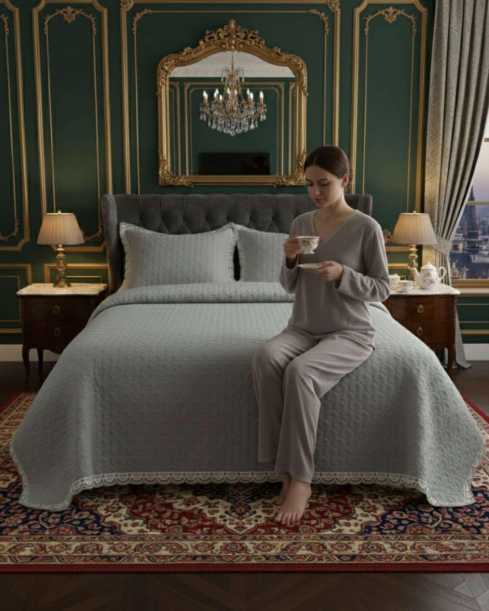 COBERTOR QUILT BORDADO 2 PLAZA EXTRA SUAVE GRIS-2