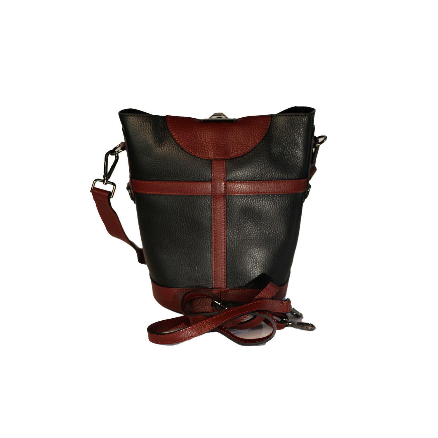 Bolso Negro   100% cuero-  Mod:   BSM-MGS-200-0
