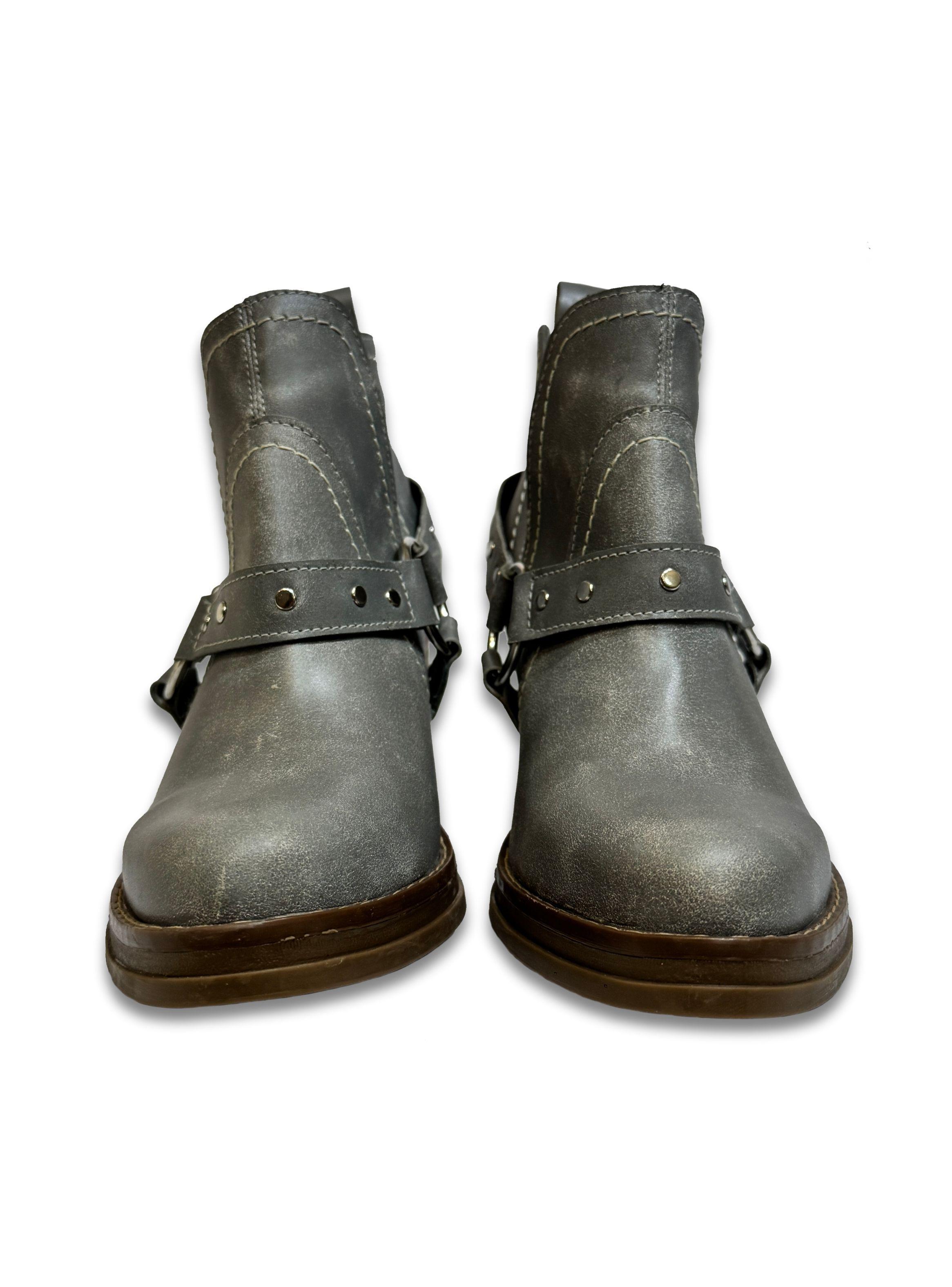 Botín Clarisa Gris Exotica-1