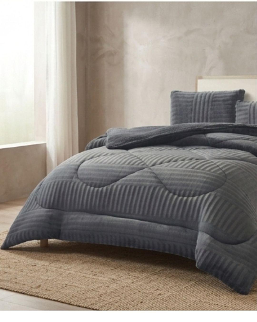 COBERTOR DE INVIERNO CON CHIPORRO RELIEVE LINEAS ELEGANTE UNICOLOR 1.5 P TFI -2