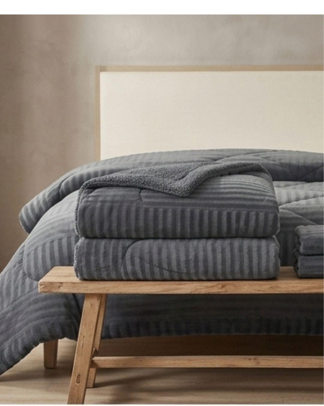 COBERTOR DE INVIERNO CON CHIPORRO RELIEVE LINEAS ELEGANTE UNICOLOR 1.5 P TFI -3