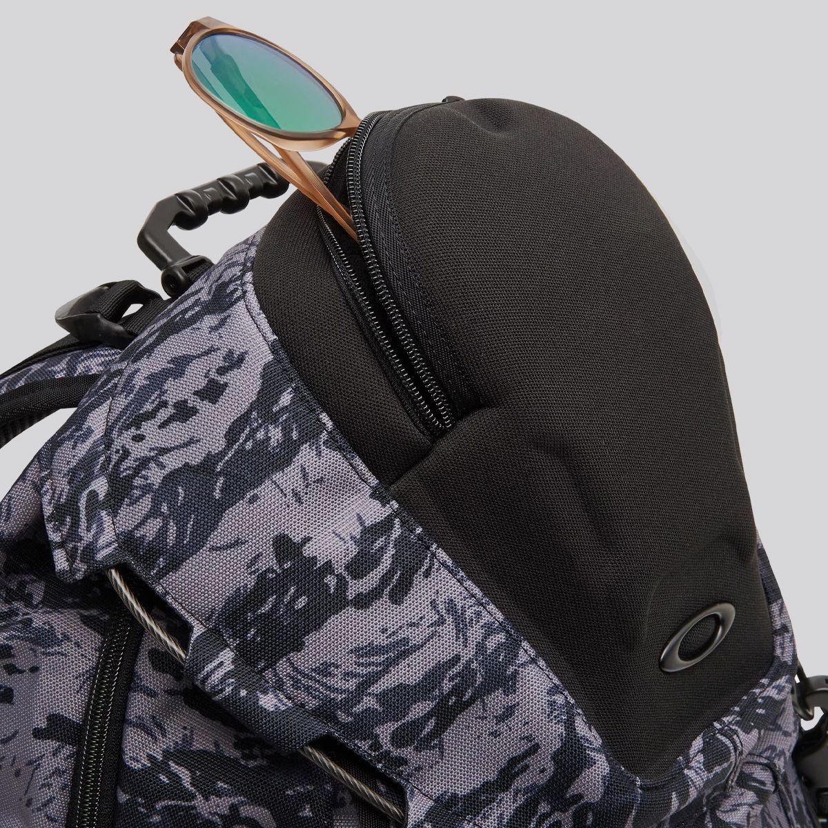 Mochila  Kitchen Sink Tiger Mountain Oakley Camo Gray-4