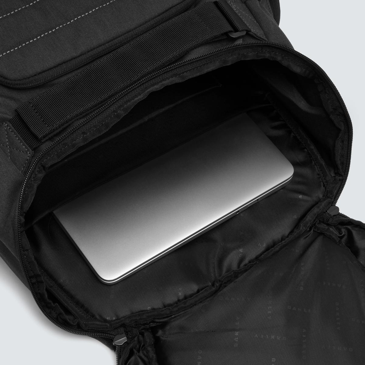 Mochila Oakley Enduro 3.0 Big Hombre Blackout-2
