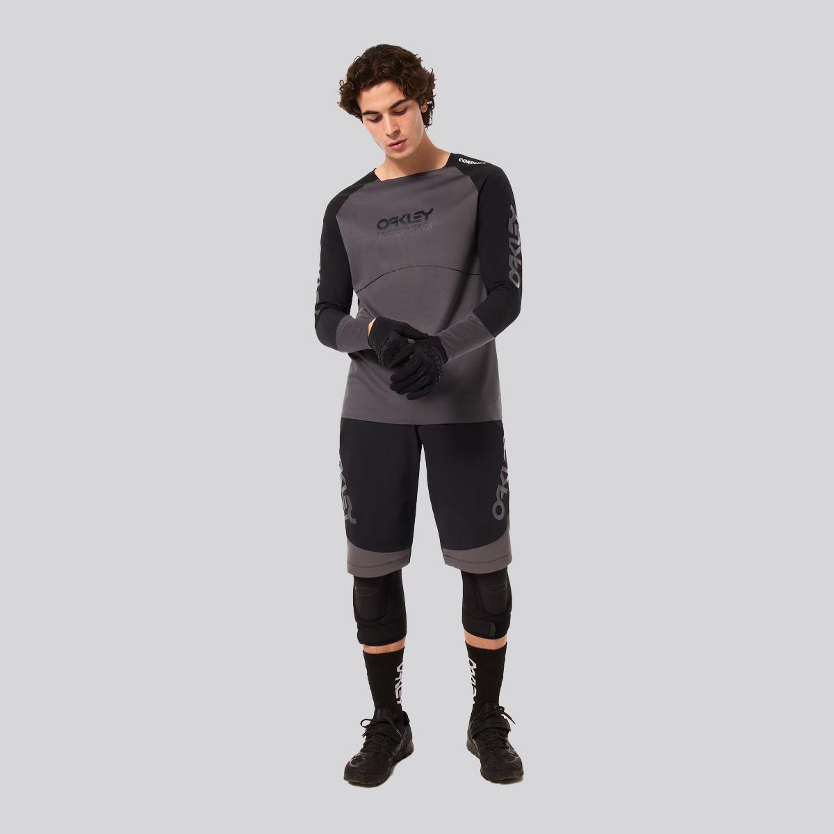 Polera Hombre Maven Scrub Oakley Black/Grey-2