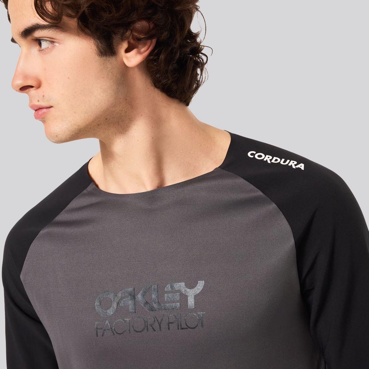Polera Hombre Maven Scrub Oakley Black/Grey-3