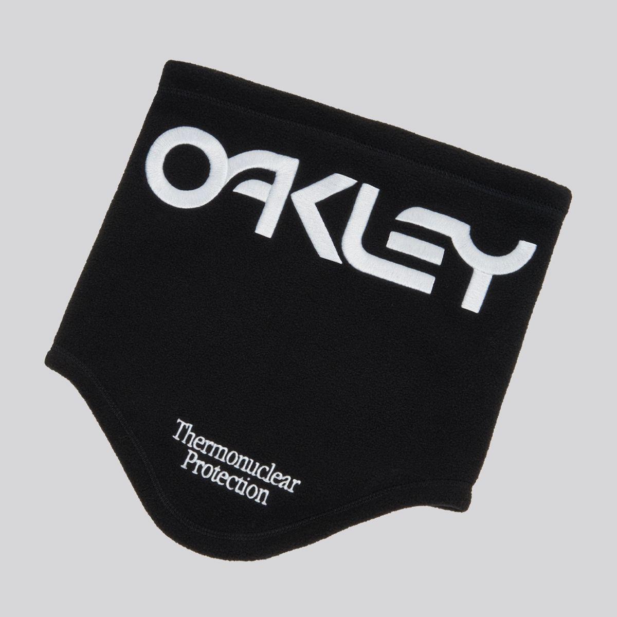 Cuello  TNP Oakley Blackout-2