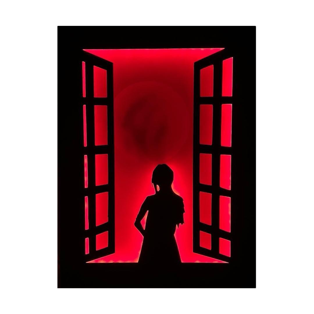 Cuadro Retroiluminado modelo Mujer en la Ventana "A"-3