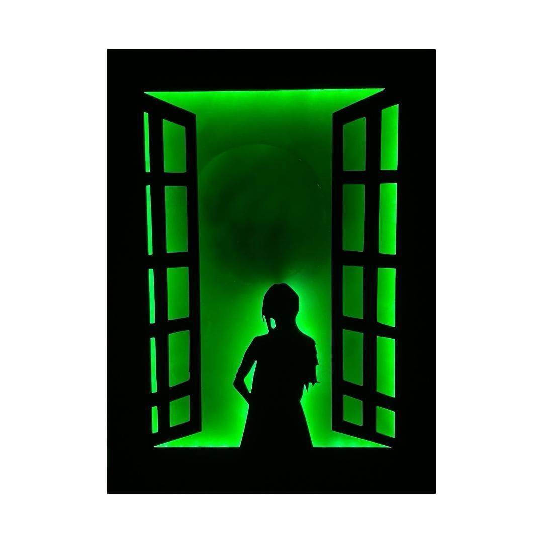 Cuadro Retroiluminado modelo Mujer en la Ventana "A"-4