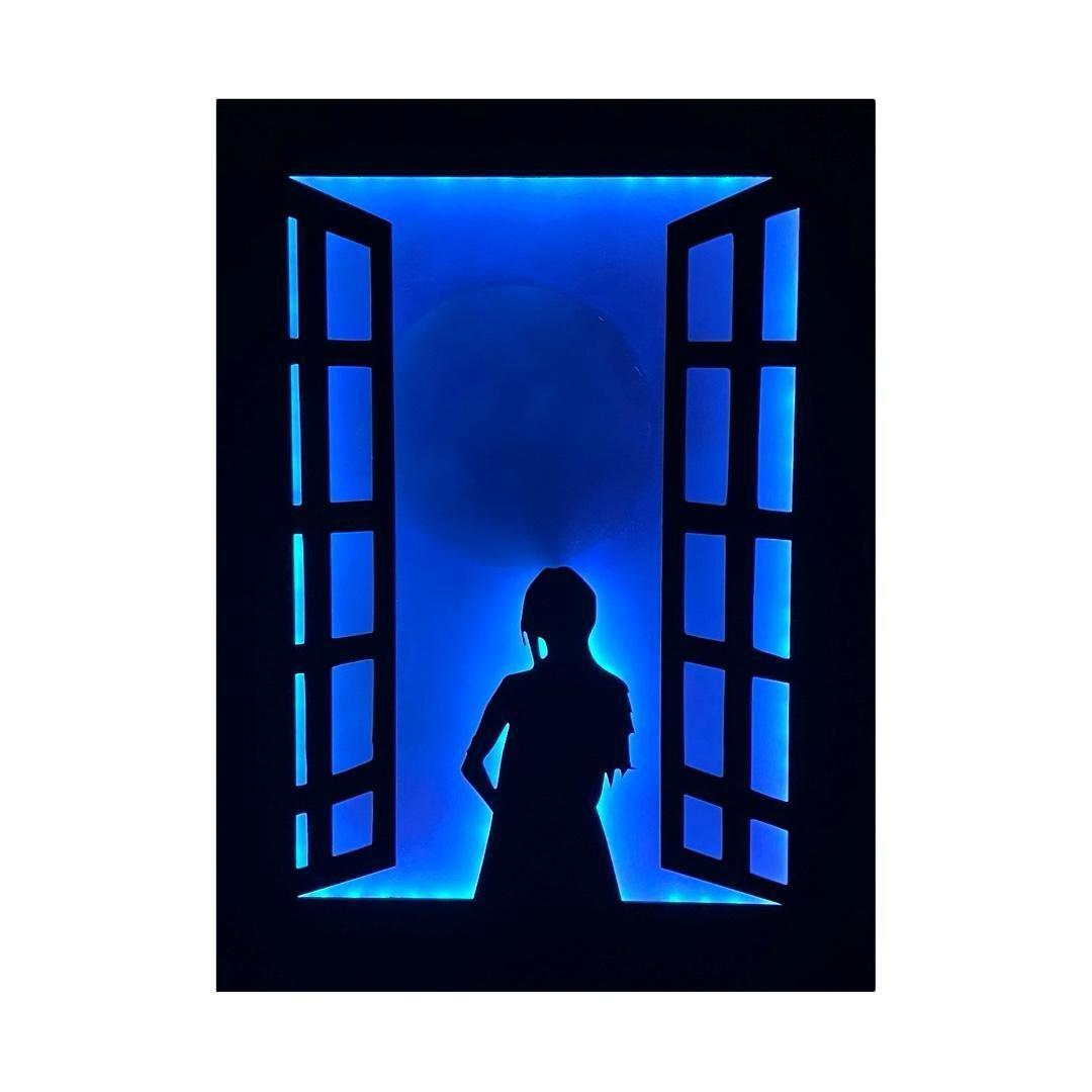 Cuadro Retroiluminado modelo Mujer en la Ventana "A"-5