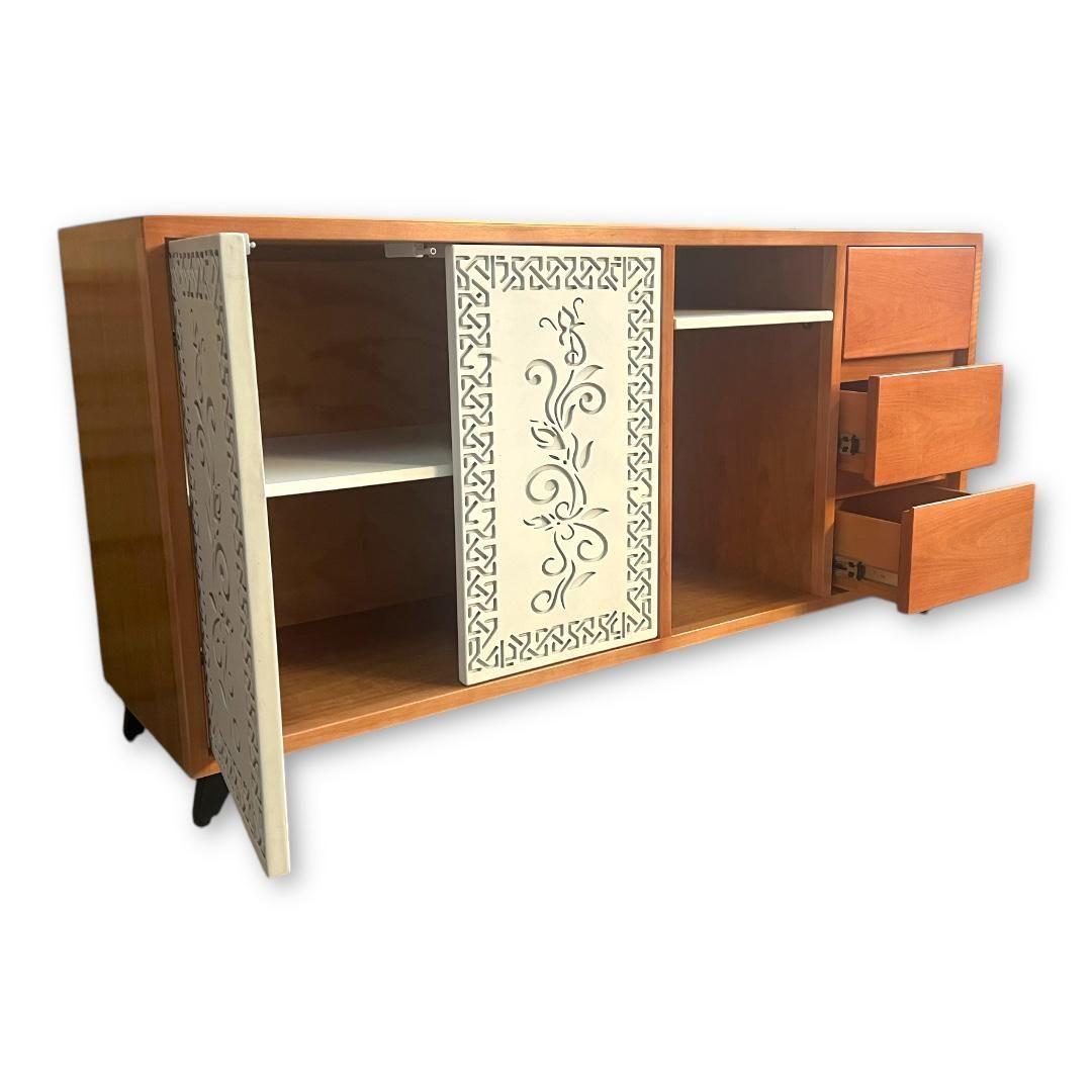 Rack para TV modelo Flor tallada-3