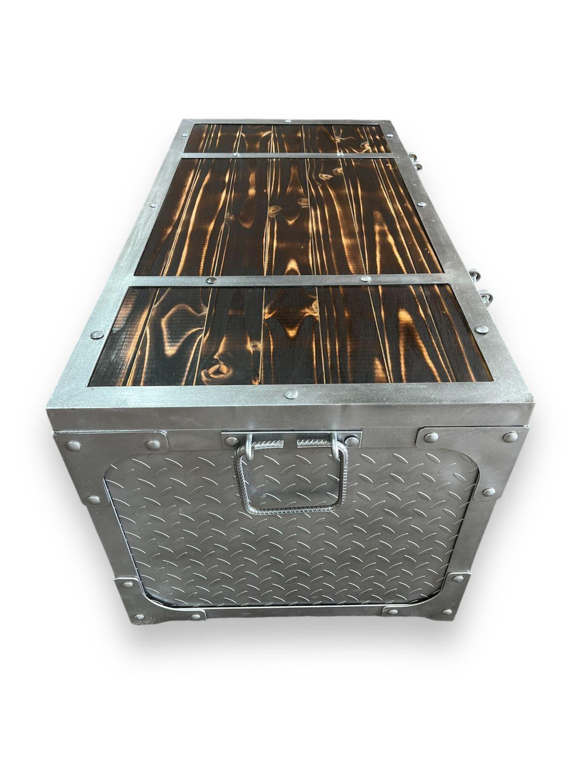 Baúl de Fierro color Plata con Madera Quemada-3