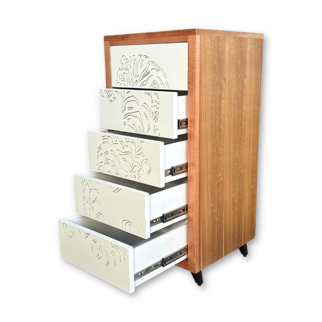 Cajonera tallada modelo Tigre -2