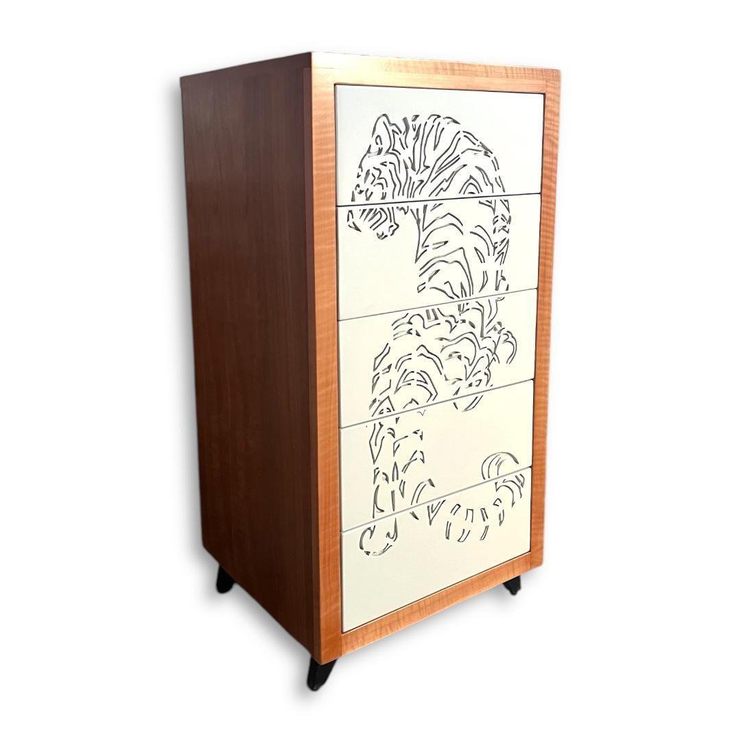 Cajonera tallada modelo Tigre -3