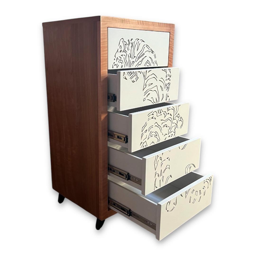 Cajonera tallada modelo Tigre -4