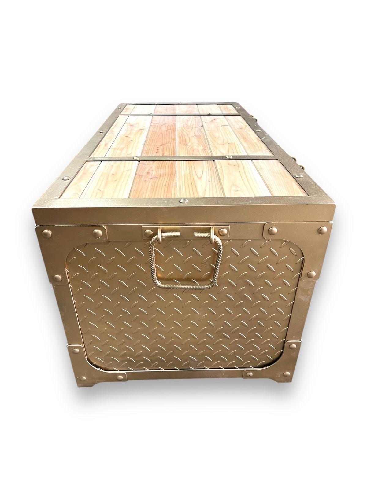 Baúl de Fierro color Oro con Madera-3