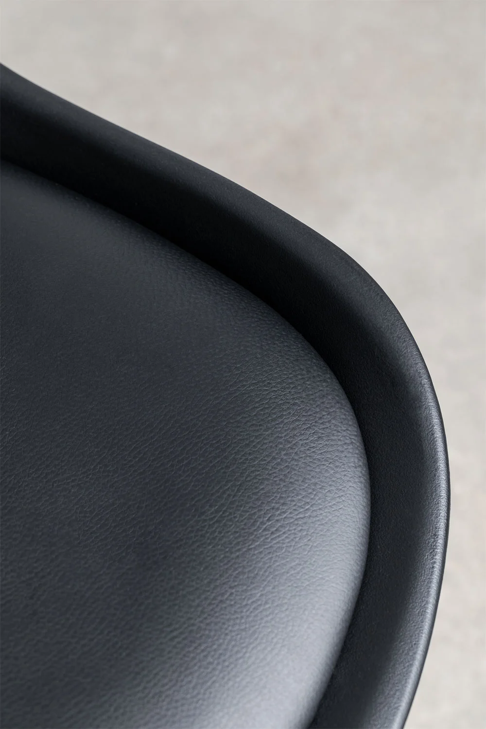 Silla Eames Acolchada Negra-7