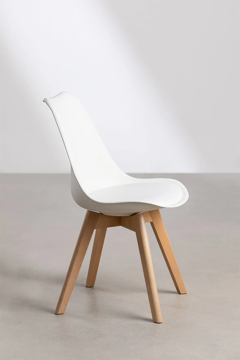 Comedor Mesa Tulip Wood Blanca Con 4 Sillas Tulip Acolchada Blancas-2