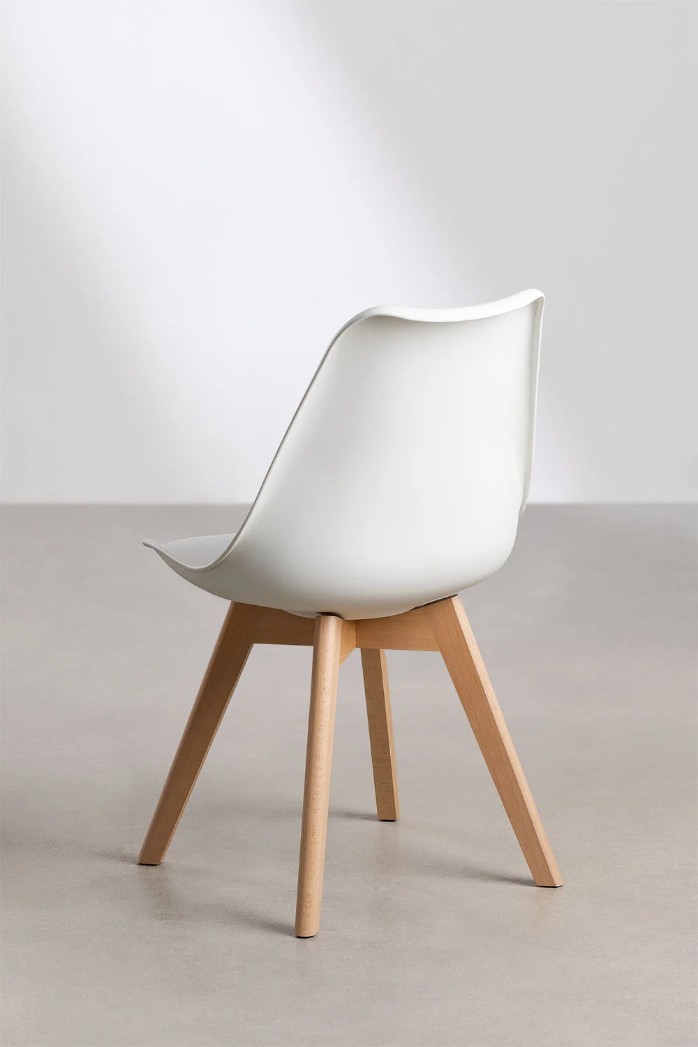 Comedor Mesa Tulip Wood Blanca Con 4 Sillas Tulip Acolchada Blancas-3